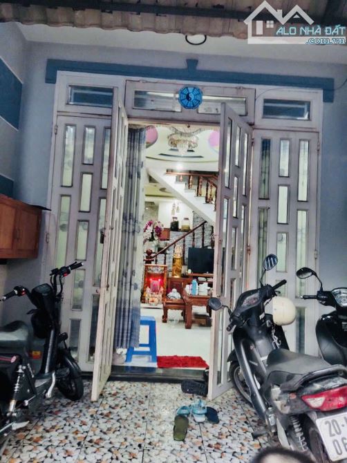 BÁN NHÀ HUỲNH THỊ HAI QUẬN12, 60M2 - 4TẦNG - HẺM XE HƠI THÔNG, CHỈ 4.9 TỶ - 3