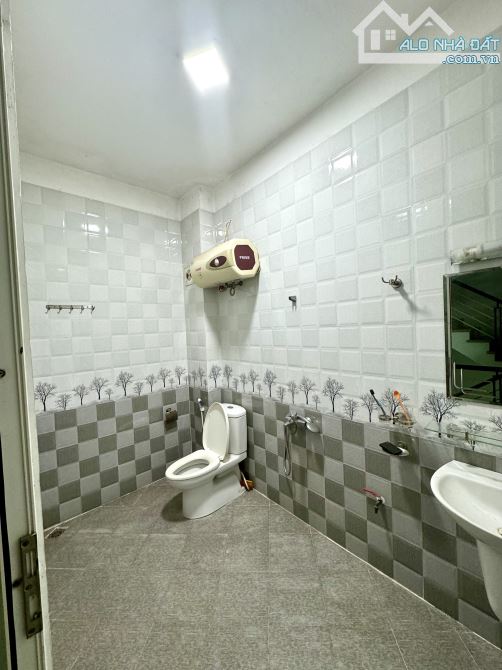 Nhà nguyên căn phố Ngọc Thuỵ ô tô tránh gần 100m2 với 6 phòng-5 tầng cho thuê 20tr/tháng - 3