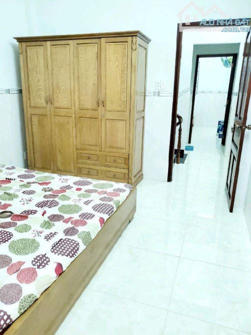 Bán nhà Tạ Quang Bửu, 45m2, sổ hồng riêng, ngang 4, 3 tầng, hẻm rộng, nhỉnh 4 tỷ - 3