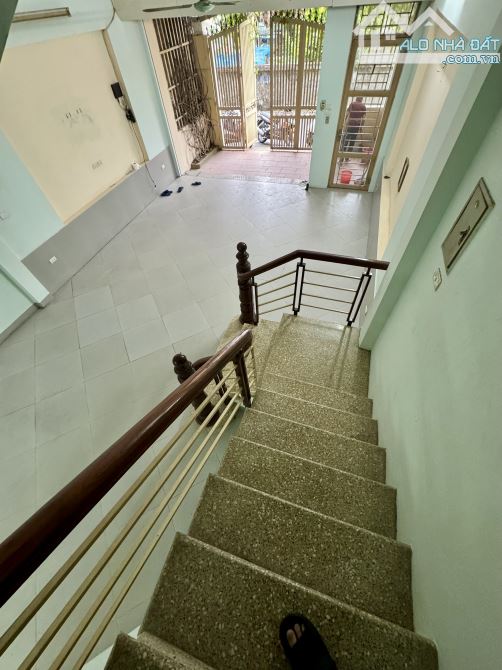 Nhà nguyên căn phố Ngọc Thuỵ ô tô tránh gần 100m2 với 6 phòng-5 tầng cho thuê 20tr/tháng - 4