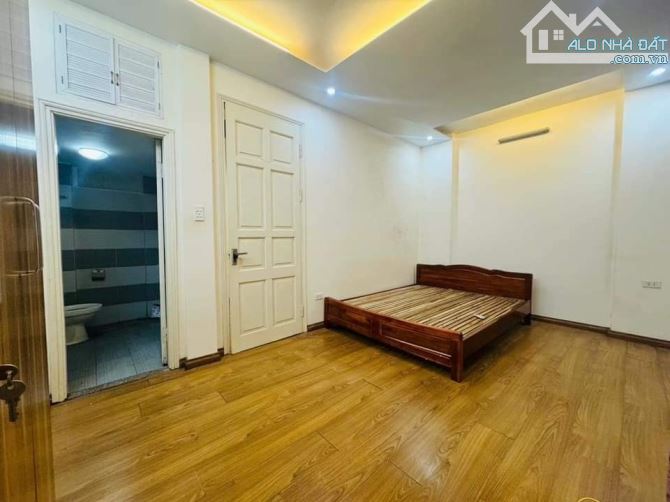 Bán nhà Đường Cầu Giấy - 35m2 - 6.480 tỷ - 5 tầng - gần oto - full nội thất - dân xây - 4