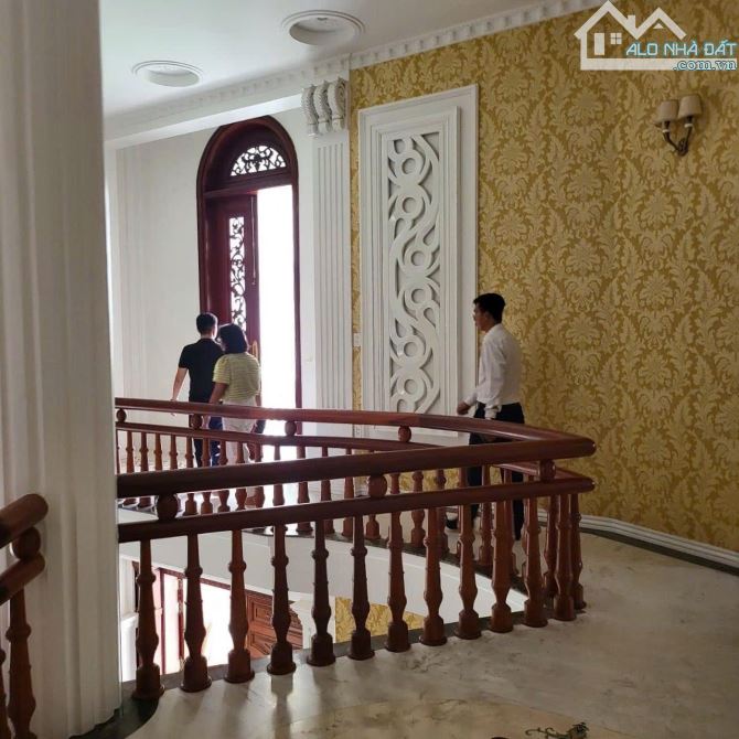 Biệt thự thiết kế phong cách châu âu nội thất cao cấp đường Trần Văn Giàu dt 20x80 - 5