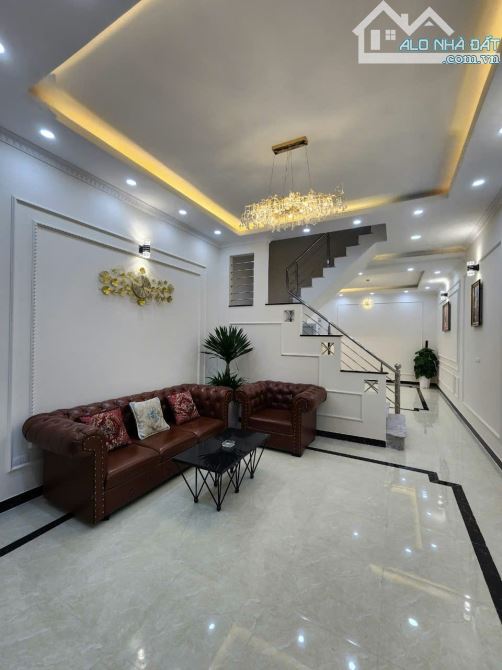 Bán nhà lô góc phố Nguyễn Lương Bằng, Đống Đa, DT 61m2,  ngõ thông kinh doanh, Nhỉnh 11 tỷ - 5
