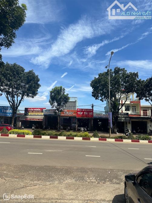 Bán đất tặng nhà cấp 4 hẻm Lê Duẩn, cách KS Mường Thanh chỉ 400m
