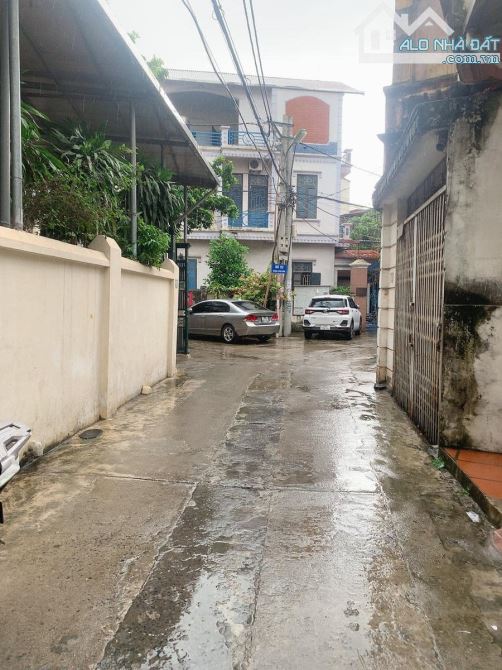 Bán nhà Xuân Đỉnh. DT40m, 5 tầng, MT5m8 Giá 5.7 tỷ. Ô tô đỗ cổng 2 thoáng