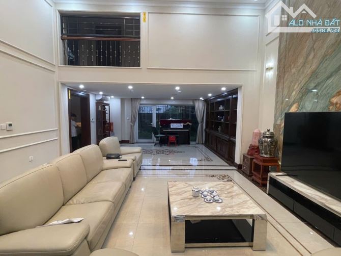 Độc Nhất! Bán nhà Giảng Võ - 122m2 - MT 8m - KHU BIỆT LẬP ĐẲNG CẤP - 7T THANG MÁY - 78 tỷ.