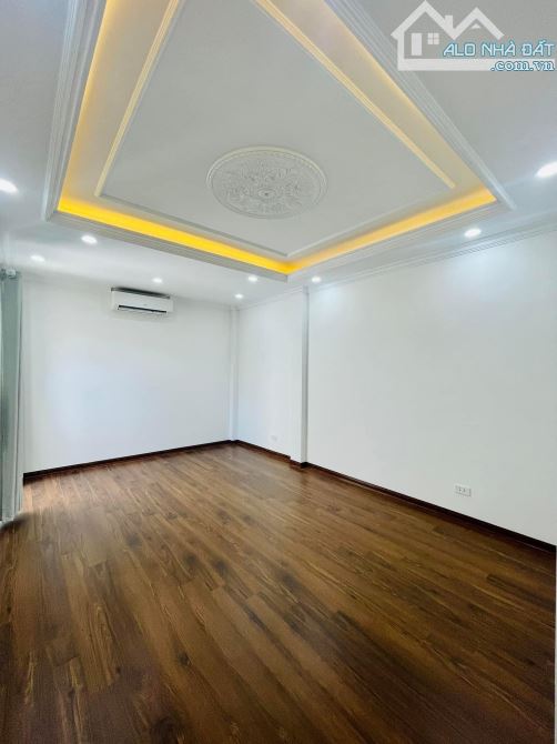 Bán Nhà phố Tôn Đức Thắng quận Đống Đa 39m2, thang máy, 5 tầng, kinh doanh, giá 9 tỷ