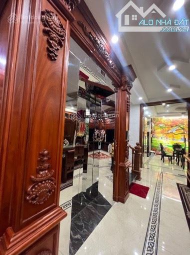 BIỆT THỰ SÂN VƯỜN Ng Văn Cừ, 170m2, 5T, thang máy, nội thất nhập xịn, Giá NHỈNH 30 Tỷ (TL) - 1