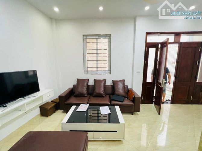 Bán nhà Xuân Đỉnh. DT40m, 5 tầng, MT5m8 Giá 5.7 tỷ. Ô tô đỗ cổng 2 thoáng - 2