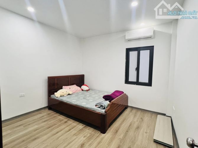 Phân Lô, Ngã 4 TRẦN THÁI TÔNG – NGUYỄN PHONG SẮC, 2 Thoáng Gara OTO 40m2, 5 Tầng, 13.5 tỷ - 2