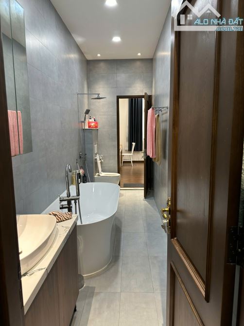 Bán nhà mặt phố1 trệt 2 lầu,3 PN, 3WC, 68m2, Bình Dương có sổ hồng riêng làm việc với chủ - 2