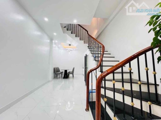 Nhà đẹp giá hiếm Hai Bà Trưng -  diện tích 43m2 - 5,25 tỷ-100m ra phố- tặng full nội thất - 2