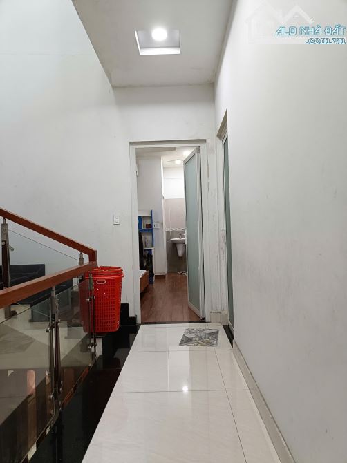 Cần tiền bán gấp nhà mới rất đẹp 95m2, 3 tầng, Lê Văn Thịnh, Quận 2, giá đầu tư - 3
