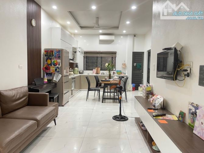Bán nhà dân xây 3 TẦNG 83m2 Vũ Xuân Thiều MT 3,4m giá 10,5 tỷ - 3