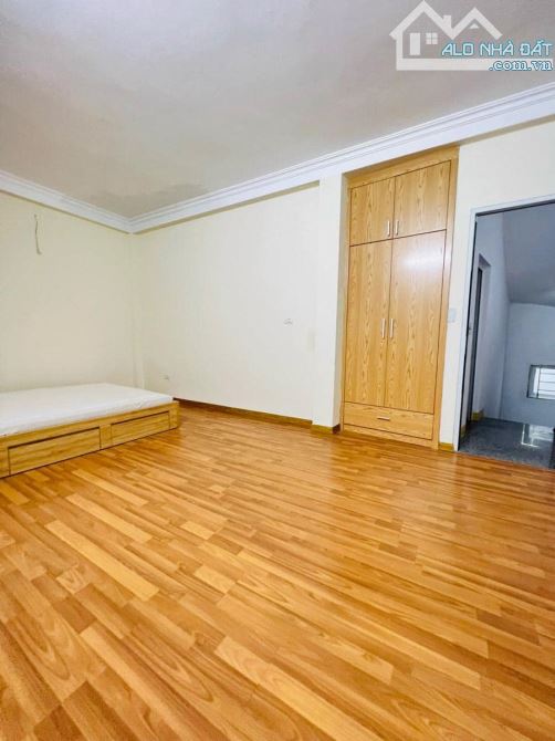 Bán nhà Xuân Đỉnh. DT40m, 5 tầng, MT5m8 Giá 5.7 tỷ. Ô tô đỗ cổng 2 thoáng - 4