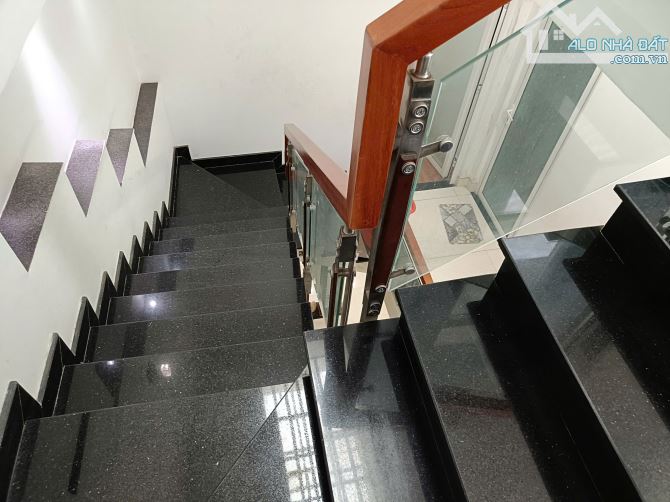 Cần tiền bán gấp nhà mới rất đẹp 95m2, 3 tầng, Lê Văn Thịnh, Quận 2, giá đầu tư - 4