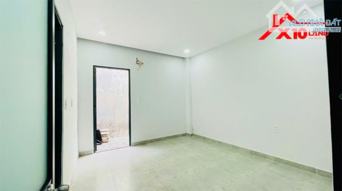 Bán nhà mới hoàn côg ngay quảg trườg  Tân Tiến-Biên Hòa 90m2 chỉ 2,5tỷ - 4