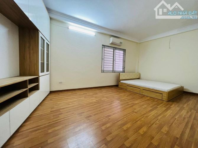 Bán nhà Xuân Đỉnh. DT40m, 5 tầng, MT5m8 Giá 5.7 tỷ. Ô tô đỗ cổng 2 thoáng - 5