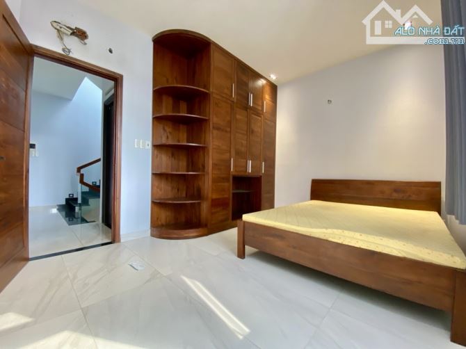 BIỆT THỰ CĂN GÓC Đ.762- HỒNG BÀNG- P1- Q.11 -DT: 7.5*13- 19 TỶ 6 - 5