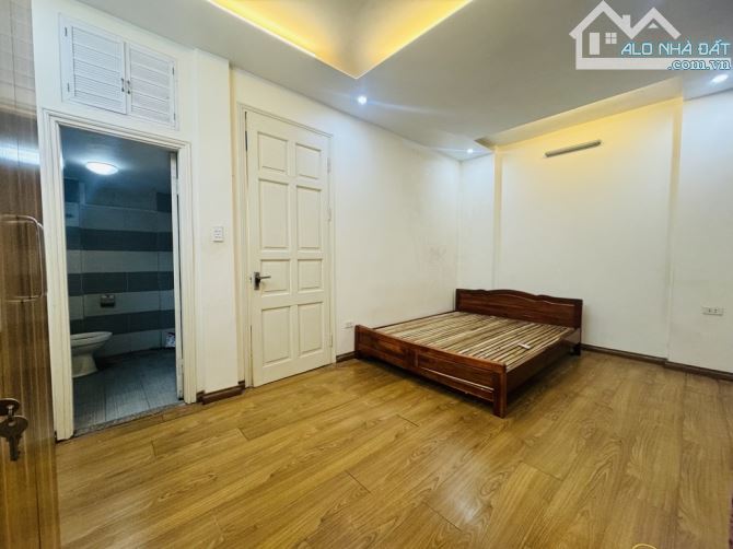 HIẾM BÁN NHÀ NGÕ 79 CẦU GIẤY-30.2M²- 5 TẦNG- MT 5M- 6.48 Tỷ- GẦN ÔTÔ- FULL ĐỒ- Ở NGAY. - 6