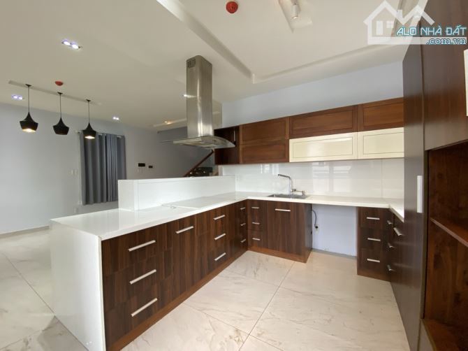 BIỆT THỰ CĂN GÓC Đ.762- HỒNG BÀNG- P1- Q.11 -DT: 7.5*13- 19 TỶ 6 - 6