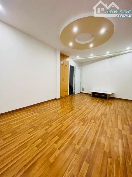 Bán nhà Xuân Đỉnh. DT40m, 5 tầng, MT5m8 Giá 5.7 tỷ. Ô tô đỗ cổng 2 thoáng - 7