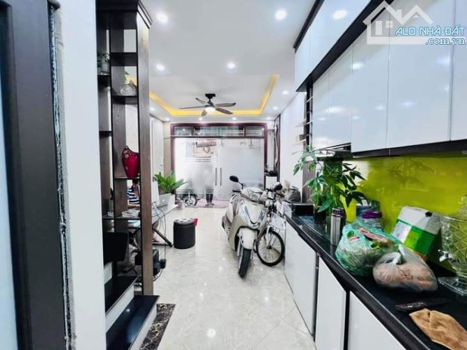 NHÀ ĐẸP KHƯƠNG ĐÌNH - THANH XUÂN 40m2 x 5T. Giá chỉ 7 tỷ Ngõ thông,Kinh doanh