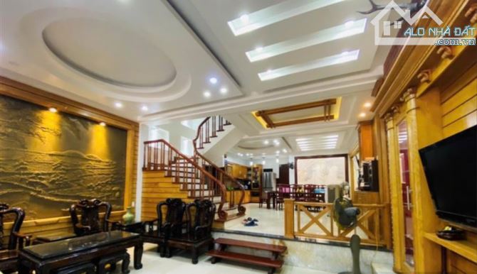 Nhà nhiều tầng đẹp, Bìa Đỏ 2 Quyền DT 93m2, MT siêu rộng, giá tốt MĐ Cát Bi, Hải Phòng