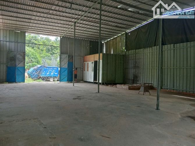 Cho thuê 400m2 xưởng Tân Bình - Dĩ An xa dân giá chỉ 10 tr/ tháng có điện 3 pha có VP