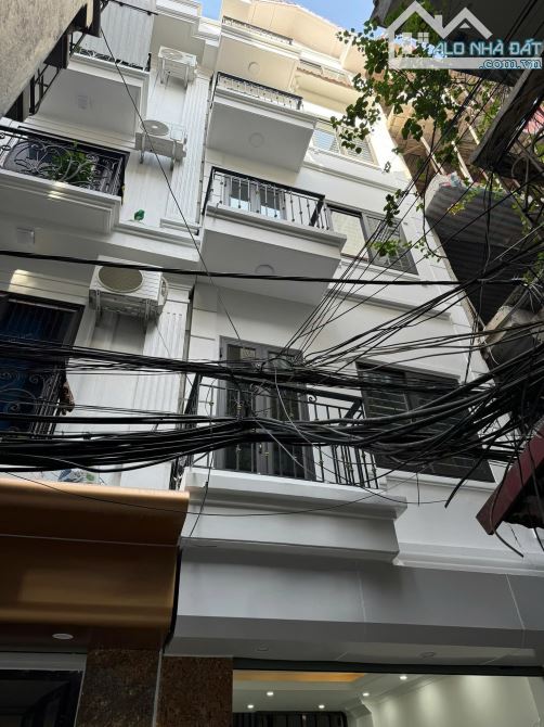 Bán nhà đệp ở luôn Trần Thái Tông, Cầu Giấy. DT36m, 5 tầng, MT3m5 Giá 11 tỷ. Ô tô đỗ cửa