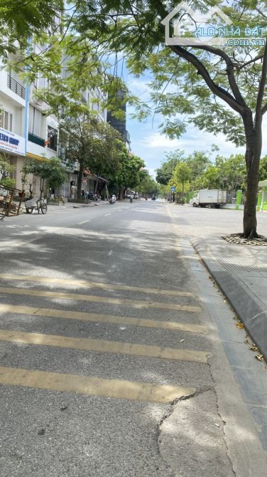 Bán nhà 45m² phố Thanh Am - Long Biên, đường rộng 7m, vỉa hè 3m, kinh doanh