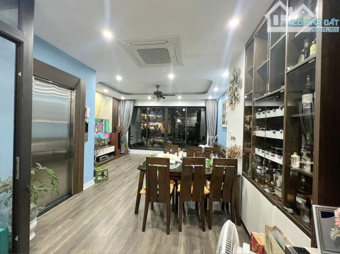 NHÀ ĐẸP VŨ TÔNG PHAN, Ô TÔ TRÁNH,VÀO NHÀ, KD, LÔ GÓC,MẶT TIỀN KHỦNG,TẶNG NỘI THẤT TIỀN TỶ