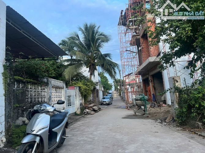 ⚠️ Nhà đẹp hơn 8m hẻm lớn CÙ CHÍNH LAN cách Đại Lộ Đông Tây 300m (❌chỉ 𝟰,𝟮tỷ) 8,15x25 (
