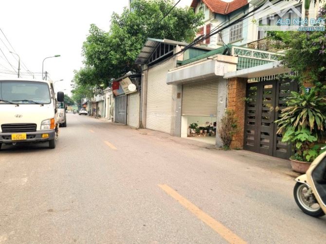 Bán gấp biệt thự 324m2 Bát Khối-Tư Đình-Long Biên, ngay cầu Trần Hưng Đạo, chỉ 42 tỷ.