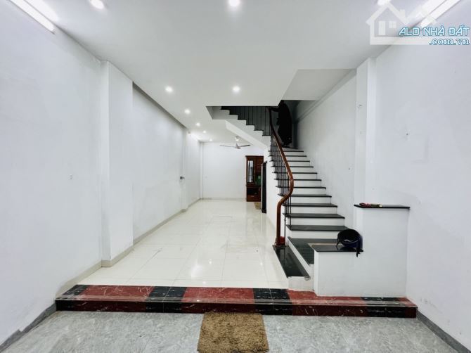 NHÀ ĐẸP Ở LUÔN-CÔNG NĂNG HIỆN ĐẠI-GẦN PHỐ-OTO-DÂN TRÍ CAO-AN NINH TỐT-KHU VĂN MINH-GIÁ RẺ - 1