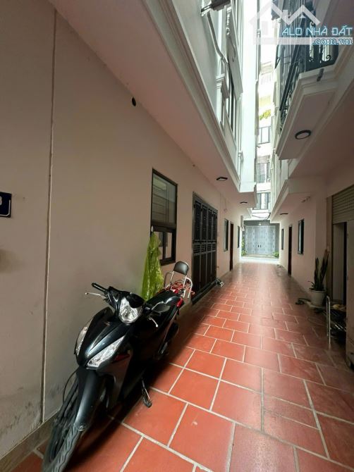 BÁN NHÀ BÁT KHỐI, DT 30.2M x 5 TẦNG, MT 6.18M, CHỈ 6 TỶ, NGÕ RỘNG, VỊ TRÍ SIÊU ĐẸP - 1