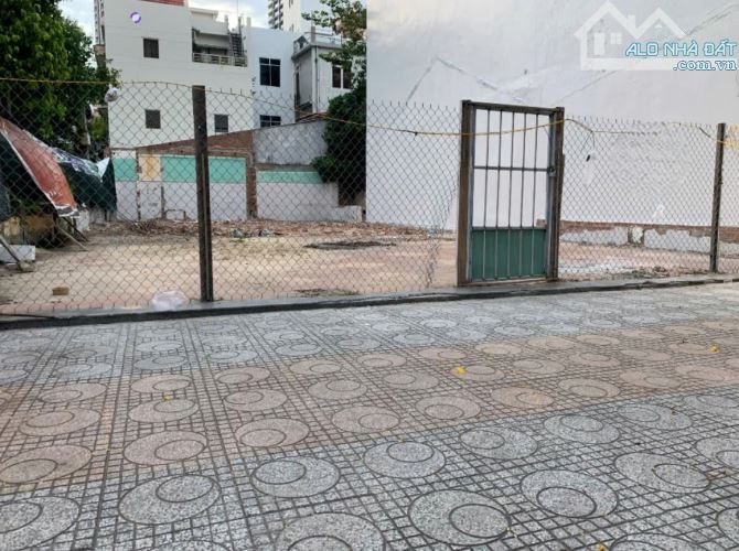 Bán lô đất góc 2 mặt tiền đường Pasteur, P.Nha Trang nằm sát biển, dt 268m2, ngang 11,2m - 1