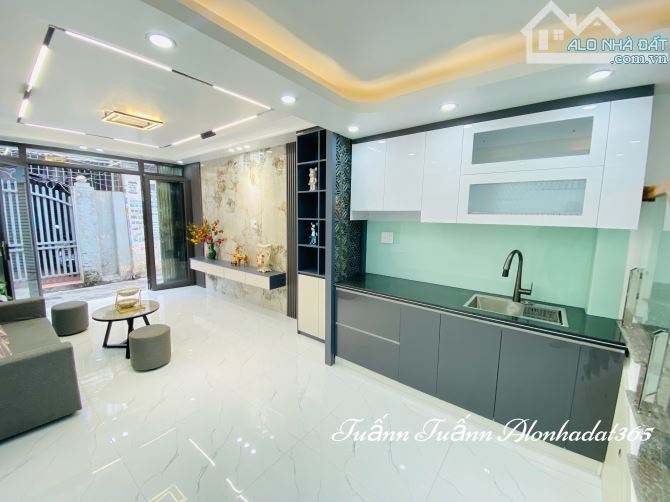 Nhà 3 tầng lô góc, mặt ngõ (3 mặt thoáng), diện tích ~35m²:Nguyễn Công Hoà giá chỉ 2,48 tỷ - 2