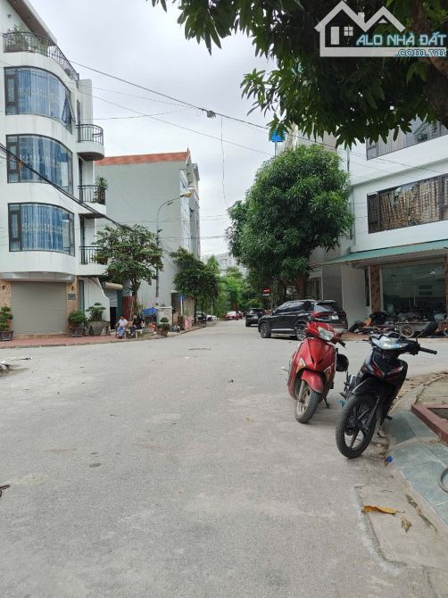 Bán đất Nam Từ Liêm, Phân lô, vỉa hè, ô tô chạy vòng quanh, dt 80m, giá 14 tỷ Mô tả: , - 1 - 2