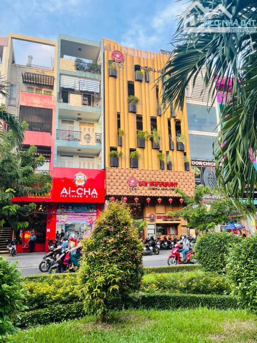 Bán nha duy nhất MT Phan Xích Long, DT: 8x16m, KC: 6 Tầng, HĐT: 302 triệu/tháng, giá  80ty - 2