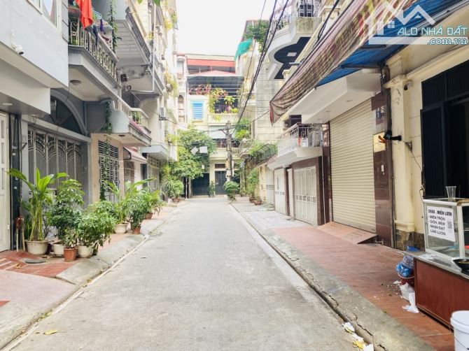 PHÂN LÔ. VỈA HÈ. Ô TÔ VÀO NHÀ.PHỐ KIM ĐỒNG. HOÀNG MAI. 45m. 4 TẦNG.MT 4M. GIÁ 11 TỶ NHỈNH. - 3