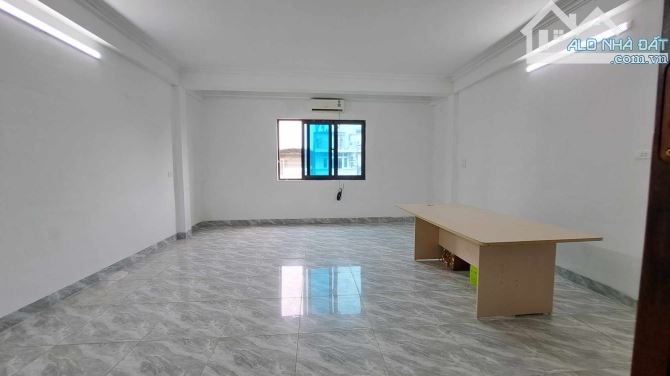 CHO THUÊ VĂN PHÒNG TẠI VŨ PHẠM HÀM GIAO VỚI TRUNG KÍNH 30M2 GIÁ 3,2TR / THÁNG . - 4