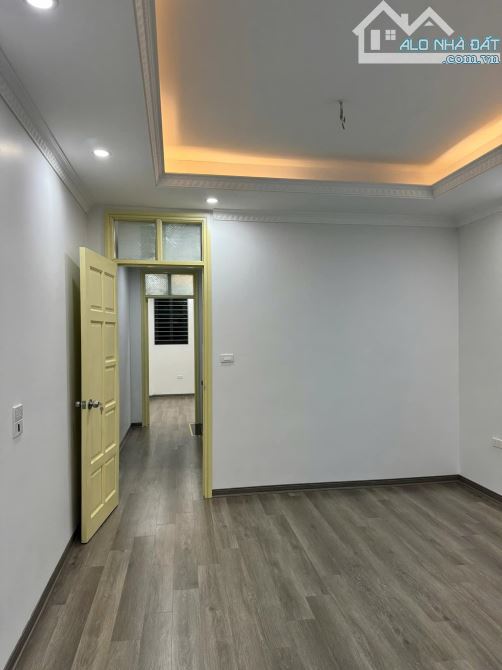 Bán nhà đệp ở luôn Trần Thái Tông, Cầu Giấy. DT36m, 5 tầng, MT3m5 Giá 11 tỷ. Ô tô đỗ cửa - 4