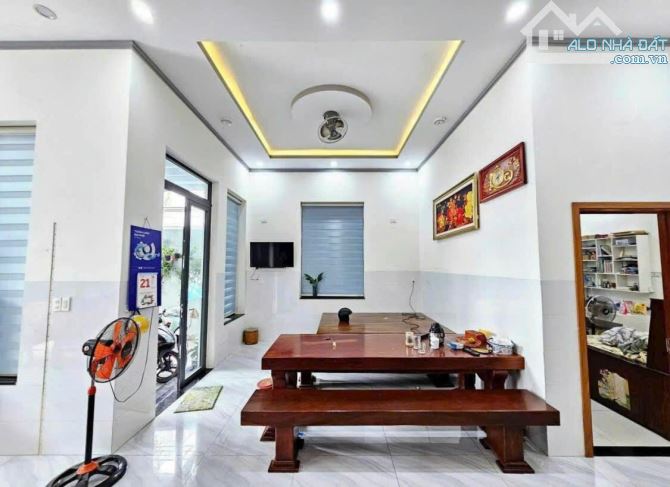 Bán Gấp Nhà Mái Thái Ngay Trung Tâm Thị Trấn Gò Dầu DT: 270m2 Sổ Hồng Riêng Gía 790 Triệu - 4