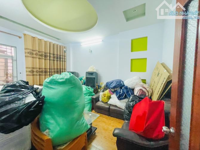 Bán nhà đẹp ở ngay Đường Láng, Đống Đa. DT50m, 5 tầng, MT5m6 Giá 10 tỷ - 6