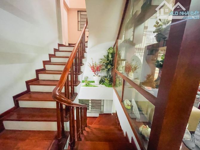 Bán nhà đẹp ở ngay Đường Láng, Đống Đa. DT50m, 5 tầng, MT5m6 Giá 10 tỷ - 8