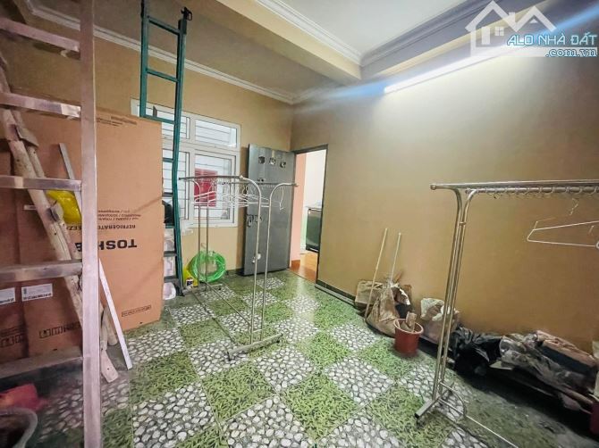 Bán nhà đẹp ở ngay Đường Láng, Đống Đa. DT50m, 5 tầng, MT5m6 Giá 10 tỷ - 9