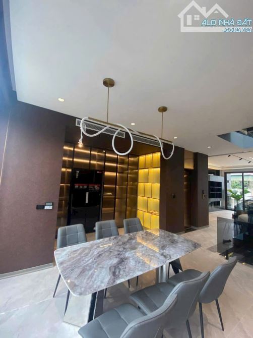 Nguyễn Văn Cừ, Hồng Tiến, Bồ Đề, Long Biên. Nhà 6 tầng thang máy, Ô tô vào nhà, Giá 9.8 tỷ