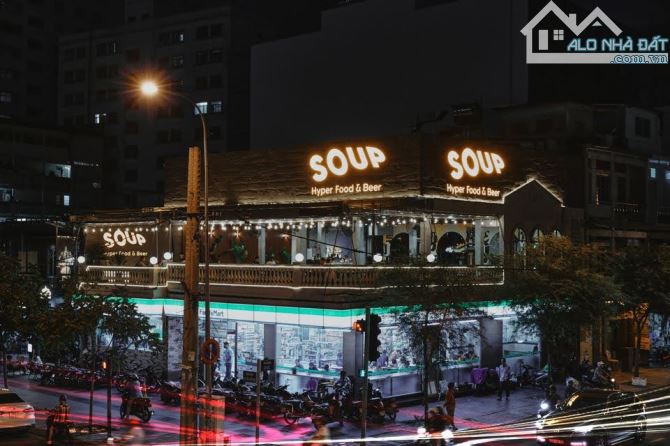 Cho thuê cafe 700M2 góc 2MT Cô Bắc, Q1. Dt: 20x30m, Kc: trệt 1 lầu.