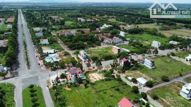 Vướng Nhà trong ngân Hàng ra 1 Lô góc 292m2 giá 13tr/m2Trong Khu HUD & XDHN . SHR